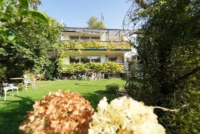 Image de Large, quiet vacation apartment (approx. 70sqm) with large balcony and shared use of the garden