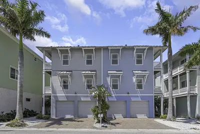 Image de Beautifully remodeled beach townhouse with private spa, elevator & gulf views!