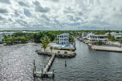 Image de Feel Like You Live On Your Own Island!