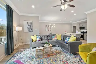 Image de Luxurious New 3b/2. 5bath 4 miles from Lsu
