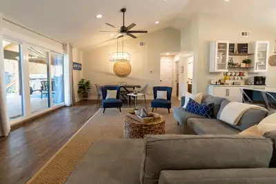 Image de Beautiful 4\/3 waterfront home with 2 master suites