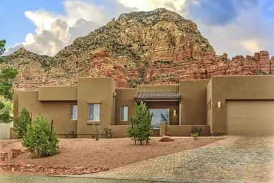 Image de Light Footprints Beside Thunder Mountain