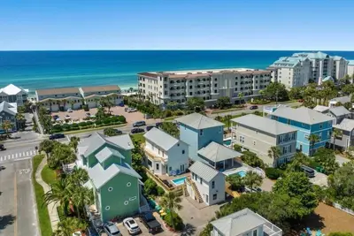 Image de Crystal Oasis with Ev Charger, Pool, Beach Chair Setup, and Steps From Beach