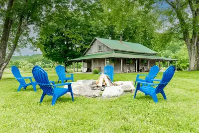 Image de Cozy Bourbon Country Cabin with Hot Tub and Fire Pit on Brashears Creek