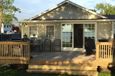 Image de Lakefront Three Bedroom Cottage
