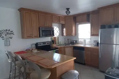 Image de 3Bed 3Bath Centrally Located Villa w\/Pool & Deck 5 mins from Beach & Stores