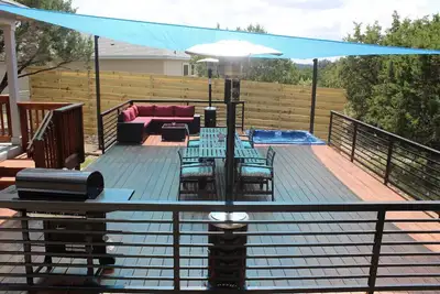 Image de CasaAzul Lake house Hot Tub 7 beds Lago Vista, Tx