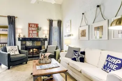 Image de Cozy and Quaint Condo water view
