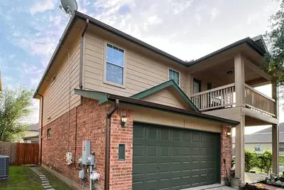 Image de Near Tesla, CoA & Airport, 4 Beds, Balcony/Patios