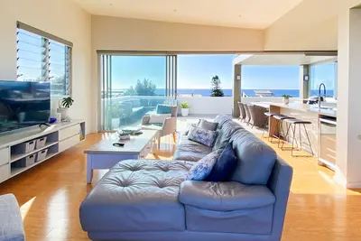 Image de Views Beach, Lake & Dunes -The Entrance Nth. Enjoy hot tub & 80m stroll to beach