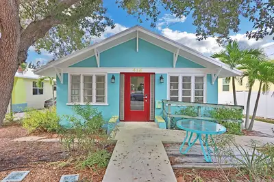 Image de Private, charming home in downtown Stuart