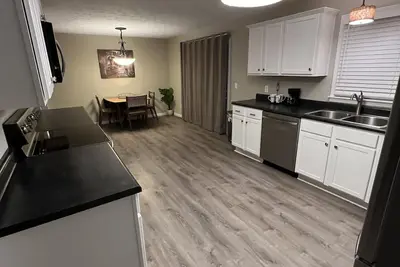 Image de Clean quite 3 bd 2 bath home in great location fully remodeled