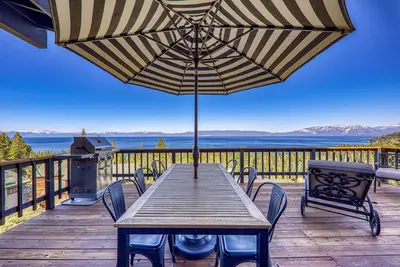 Image de Sierra at Rubicon - 3 Br, Panoramic Lake Views, Private Hot Tub Hoa Private Beach!