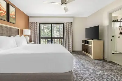 Image de Stay Minutes From Panthertown Valley Trail! Pools, Business Center, Free Parking