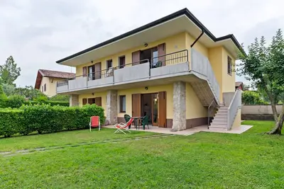 Image de Maison de vacances panoramique avec piscine et jardin