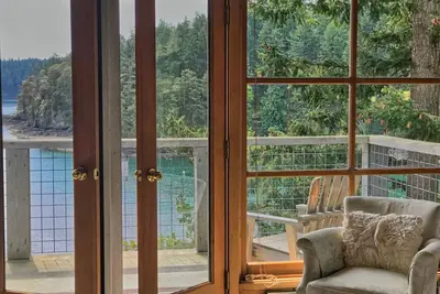 Image de Grindstone Harbor House: Luxury Beachfront Estate, Hot Tub, Mooring, Gated Privacy