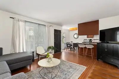 Image de Easy Breezy - Affordable, Cute Condo in the Heart of Del Mar-Extended Getaway