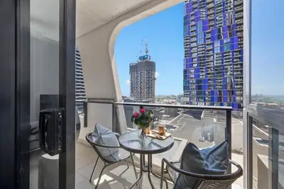 Image de Cozy 2br Apt Next to Victoria Market + City Views
