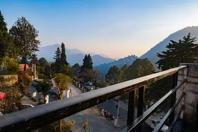 Image de Peaceful, scenic, surrounded by green or snowy hills, far away from the city. . . .