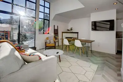 Image de Whistler Village North 1br:Near Shops & Restaurants, Balcony, Hot Tub & Pool!