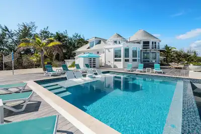 Image de Oceanfront, with spectacular infinity pool on Tar Bay. An Exuma paradise.