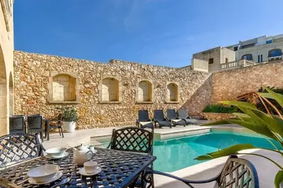 Image de Grand Authentic House w\/ Pool and Games Room