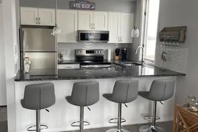Image de Beautiful 2 bed/2 bath Stone Harbor Condo with bay views.