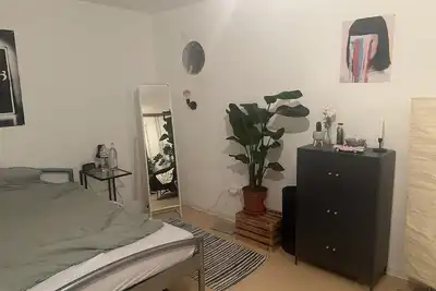 Image de Centrally located with balcony overlooking greenery // Berlin - Schöneberg