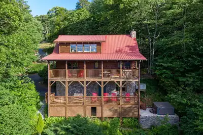 Image de Whispering Ridge Retreat - 7 mins. to downtown Boone, hot tub, great views, pool table!
