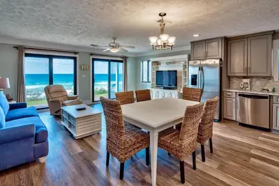 Image de Beautiful Gulfront Ground Level End Unit