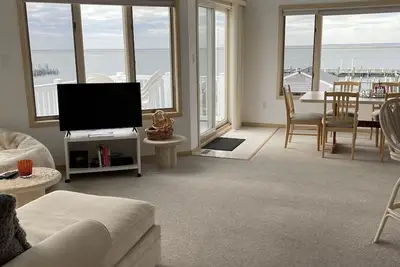 Image de Perfect Townhome! Water Views From Every Window