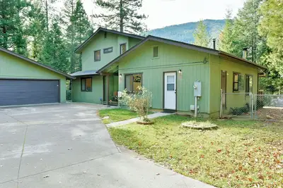 Image de Timber Height's, Classy home in the pines.