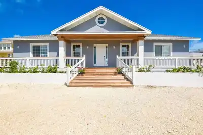 Image de Oceanfront home! <br>7 Bdrm Beachfront Villa, heated Pool, 2bedroom cottage