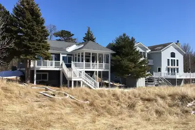 Image de Rare Find- Low Bluff Cottage On Lake Michigan