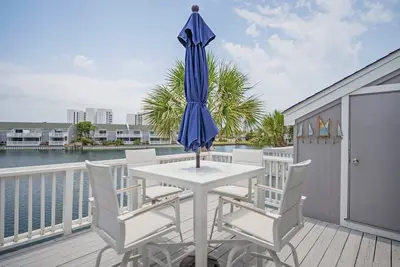 Image de Amazing Lakefront + Walk to Private Beach + Chairs & Umbrella Incl'd