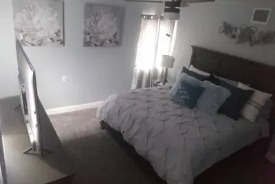 Image de amazingly comfortable 3 story home