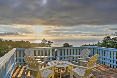 Image de 'Pacific Coast House' w\/ Private Hot Tub!