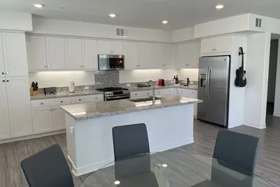 Image de New Luxury Condo in Prime Anaheim Location