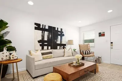 Image de Great Clarksville Condo Near W 6th + Free Parking
