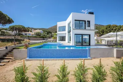 Image de Sea views in \"Cap de Creus\". Free Wifi. Ideal Families. Lumen House.