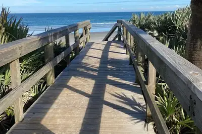 Image de Spacious beach condo with loads of Amenities! 3 bed/2 bath.