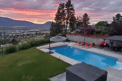 Image de Sunny Estate with Heated Pool, Hot tub and Stunning Views!