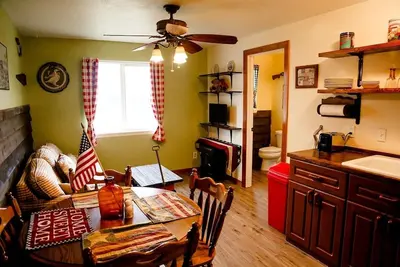 Image de Private guest suite, separate entrance, w/ kitchenette and patio