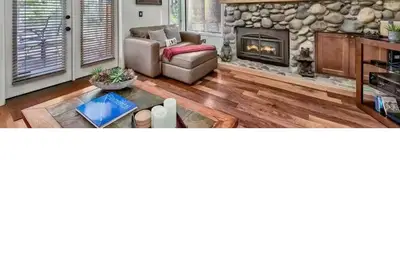 Image de 2 min Walk to Inline Beach! 8 min to ski resort! Incline Village Jacuzzi/sauna \n