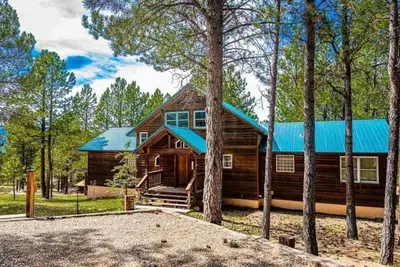 Image de Walk to Lift | Wheeler Views | Hot Tub | Rustic Chalet