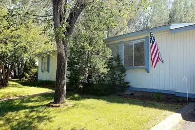 Image de 4 Bed 2 Bath Home. Great area. Yard and sun porch. Close to Shopping and park.