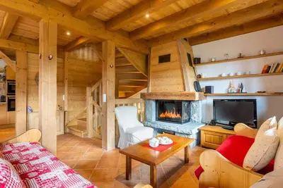 Image de Chalet mitoyen 3 étoiles à La Clusaz, 500m des pistes, 10 pers, terrasse, cheminée, garage, WiFi