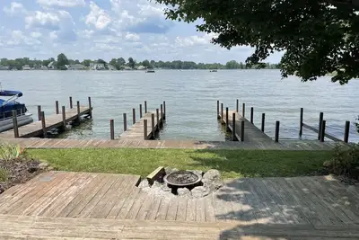 Image de Lake House with Spectacular Sunsets & Boat Dock