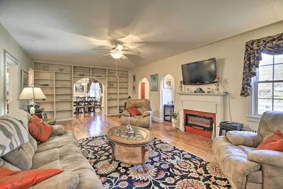 Image de 'Homeplace' w/ Yard - 10 Mi to Jenny Wiley!
