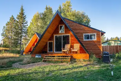 Image de Glacier Nat'l Park A-frame w/ hot tub- Flattop Mountain A-Frame, Gnp basecamp!
